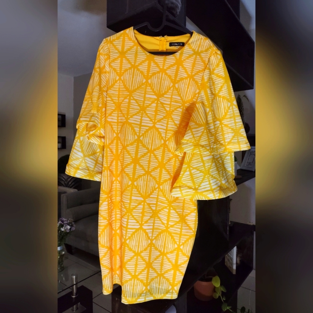 Eye catch Yellow Dress